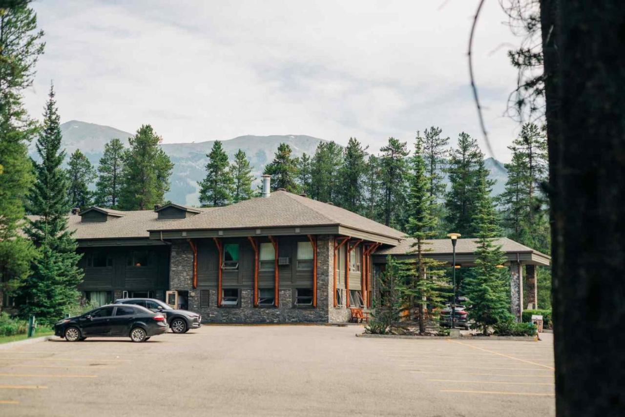 Mountaineer Lodge Lake Louise Exterior foto